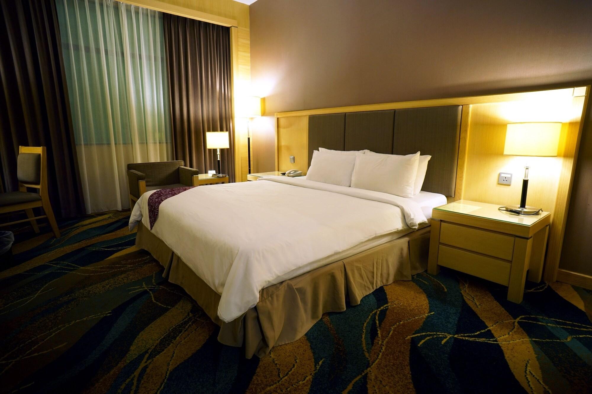 Imperial Palace Hotel Miri Kültér fotó