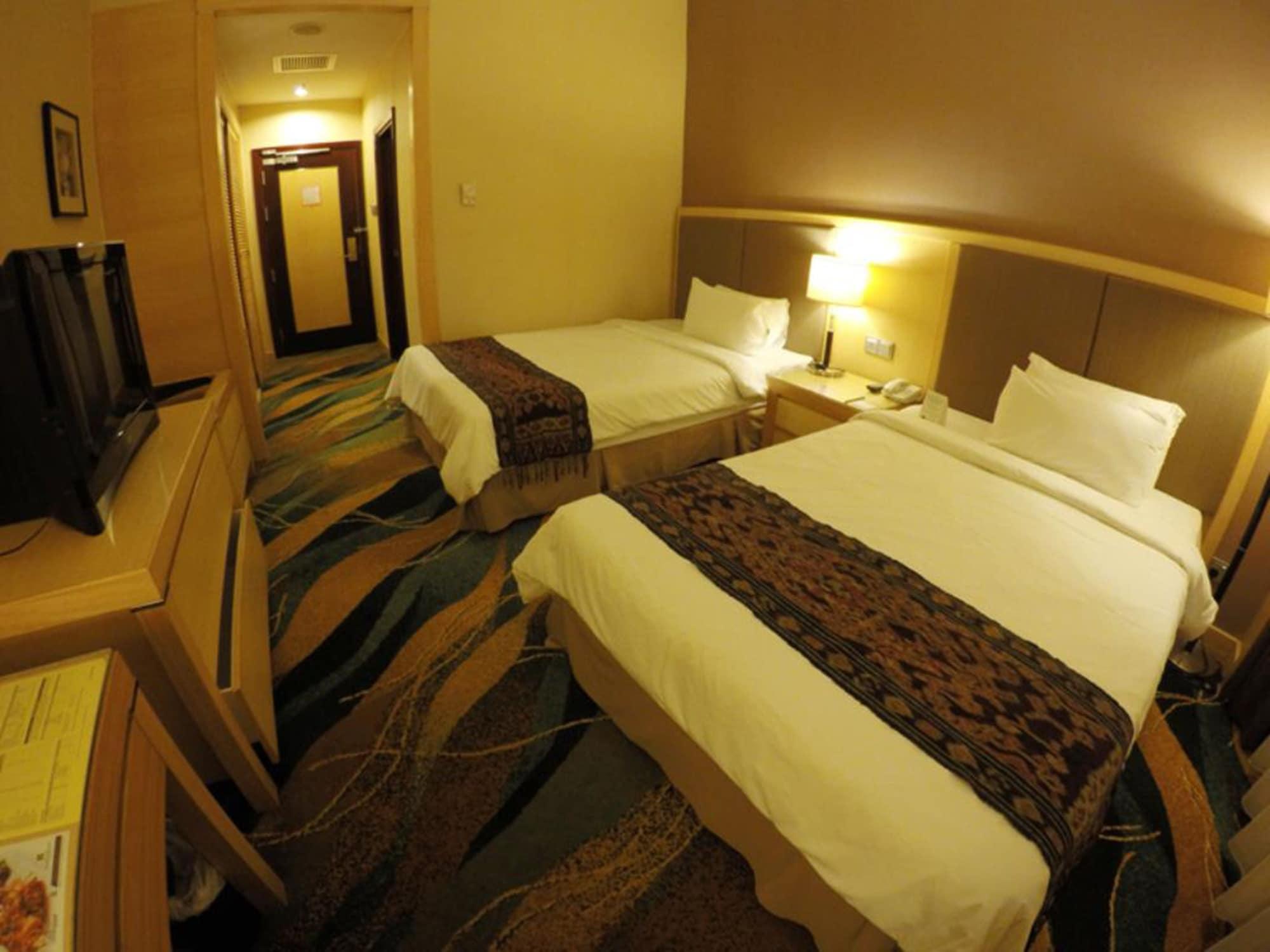 Imperial Palace Hotel Miri Kültér fotó