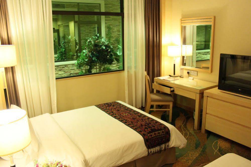 Imperial Palace Hotel Miri Kültér fotó