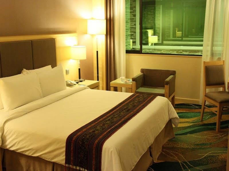 Imperial Palace Hotel Miri Kültér fotó