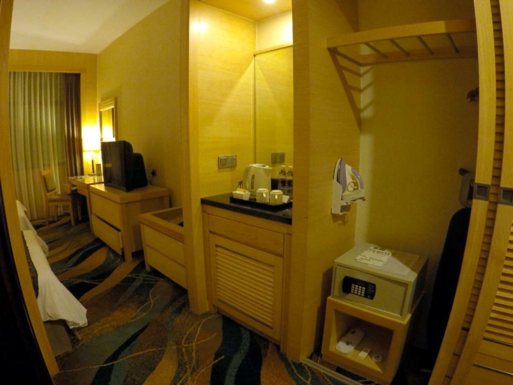 Imperial Palace Hotel Miri Kültér fotó