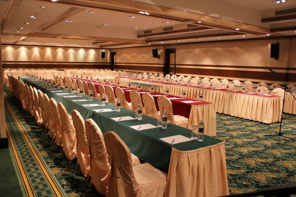 Imperial Palace Hotel Miri Kültér fotó